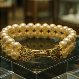 80’s Richelieu 2x strand acrylic faux pearl bracelet,gold tone seashell box tab